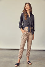 Load image into Gallery viewer, FRONT TIE SHIRT
