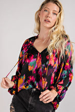 Load image into Gallery viewer, V-neck tie front blouse top
