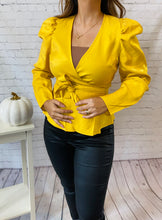 Load image into Gallery viewer, LONG SLEEVE WRAP TOP
